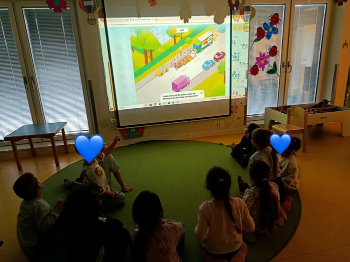 Verkehrserziehung beginnt schon im Kindergarten – denn Sicherheit im Straßenverkehr ist ein wichtig…