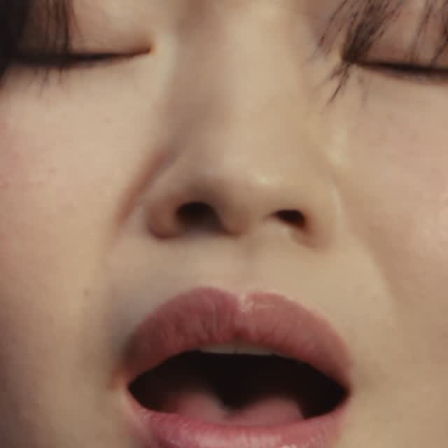 Pot Noodle.  Did some nice sweaty makeup on Alex for this fun Ad.  I used my fave Liquide Transpiration by @lemaqpro  Client @potnoodle  Agency @adamandevetbwa  Photographer @saliphotog  1st Assistant @s_ebelewicz  2nd Assistant @myles_bailey  Digi Tech @lisabennettinsta  DOP @arthur_loveday  1st AC @mattfarrant  Gaffer @pearcecrowley  Set Designer @jainaminton  Set Assistant @johannacurrie  Intimacy Coordinator @lupreme__  Casting @camillaarthurcasting  Talent @alexguoo Production @twentytwentyagency Exec Producer @tomagallagher Producer @therealminniecarver