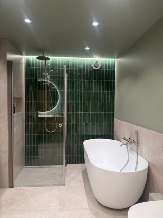 🔨 Fra idé til ferdig drømmebad.

Vi har fått gleden av å renovere dette nydelige badet!

I prosesse