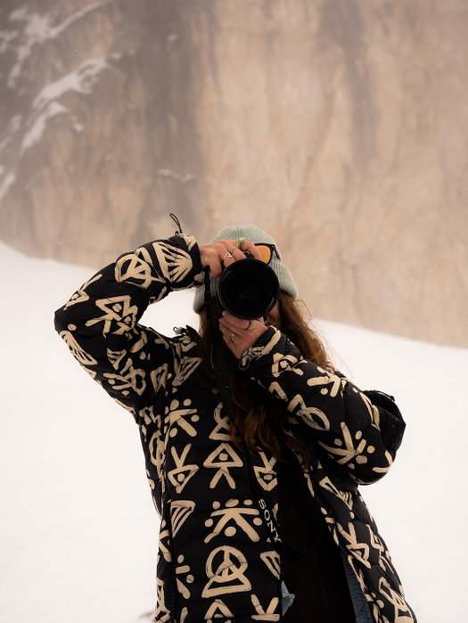 Captured in my natural environment by @vickys.visions ❄️☮️🏂