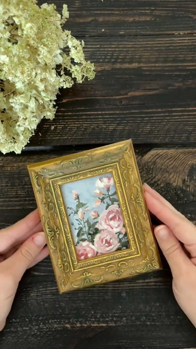 Introducing “First Impressions” with a frame from my favorite antique store✨

#a