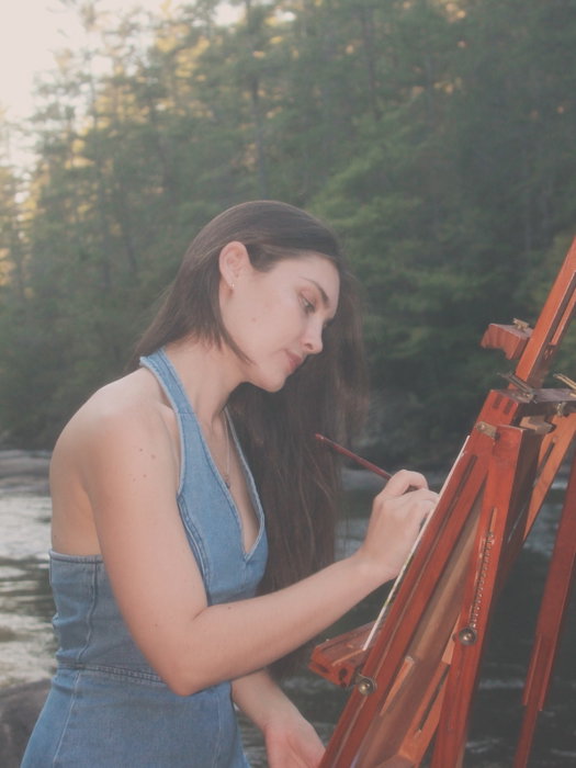 Barefoot by the river, chasing the light 🎨✨

📸: @lettieomosse 

#georgiaartist