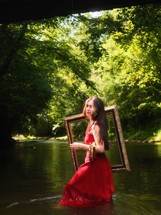 Hi I’m Maya! 

I’m an impressionist oil painter with work centered around nature