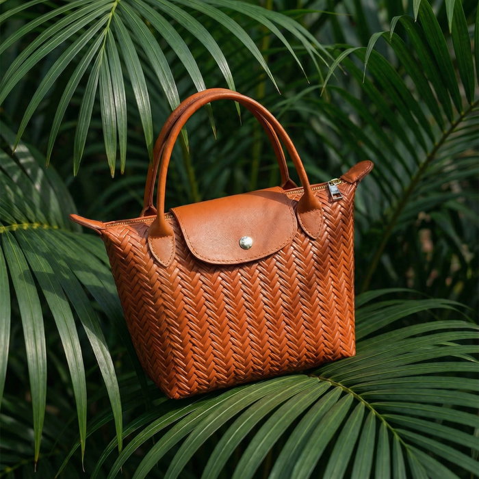 L’élégance se tisse dans chaque détail : le sac , une touche raffinée et naturelle pour sublimer votre style.
www.kahena.tn