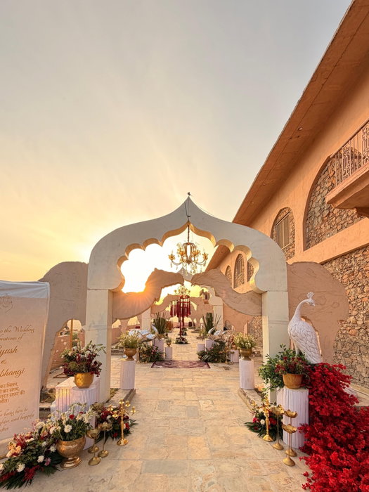 A grand entrance made even more grand with sunset hues 🌇