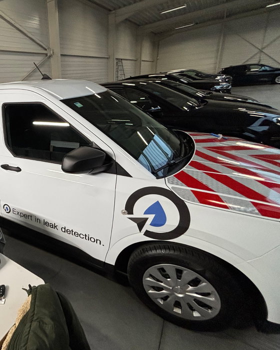 Zichtbaar, dag én nacht. 🚐✨

Voor Bull Detect verzorgden we een strakke voertuigbestickering met het logo, duidelijke teksten en fluorescerende folies. Een combinatie die zorgt voor een nette uitstraling én extra zichtbaarheid wanneer het nodig is.

Bedankt voor het vertrouwen!