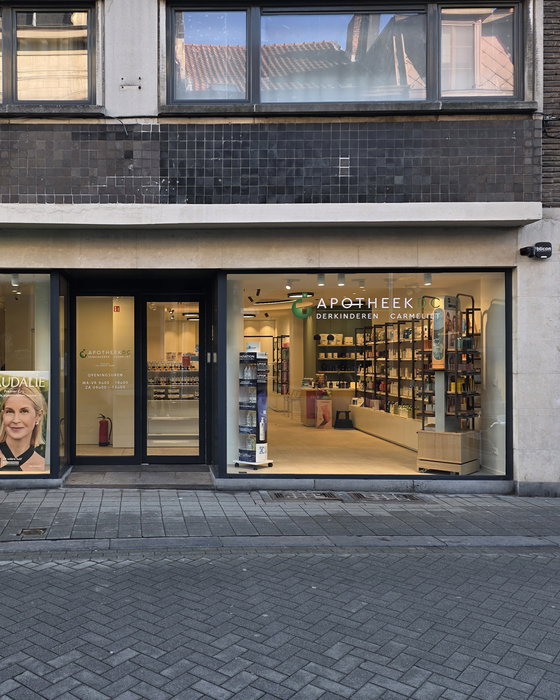 🌴🌴 Vakantie in het vooruitzicht?

Vergeet niet om ook je reisapotheek in orde te brengen. 😉💊

Voor Apotheek Derkinderen Carmeliet te Turnhout mochten we de etalage voorzien van een nieuwe bestickering met het logo en de openingsuren. Een frisse, duidelijke uitstraling die bezoekers meteen de juiste informatie geeft.

Bedankt voor het vertrouwen!