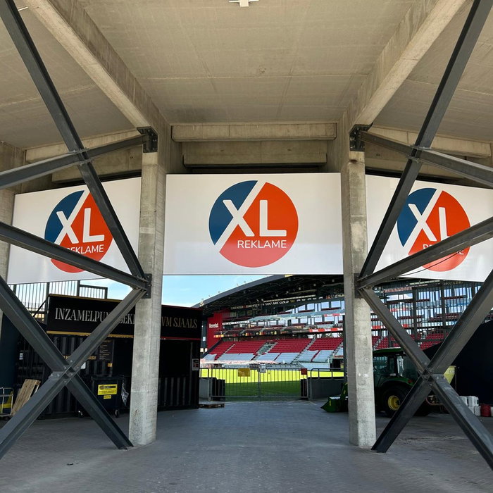 ❤️💛 Achter de schermen waren we al een hele tijd actief, vandaag mogen we het ook officieel delen.

XL Reklame is trotse partner van KV Mechelen. 🤝

De voorbije periode werkten we mee aan verschillende projecten binnen de club en droegen we bij aan de visuele uitstraling, zowel in als rond het Stadion ‘Achter de Kazerne’. We kijken ernaar uit om deze samenwerking de komende jaren verder uit te bouwen.

Bedankt aan KV Mechelen voor het vertrouwen en de fijne samenwerking. Op naar nog vele mooie projecten samen! ❤️💛