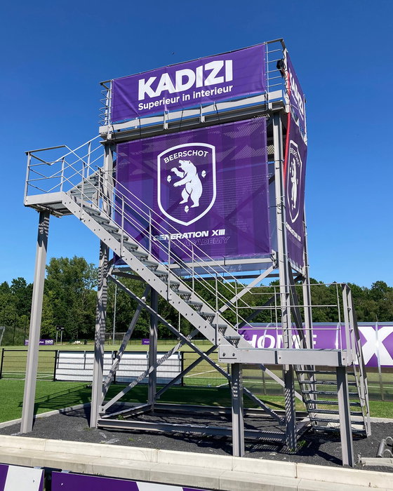 💜 Wie Beerschot zegt, zegt ratten.

En laat die nu net overal opduiken in en rond het stadion. 🐀

IMPRENTA® heeft de branding van deze blikvangers gerealiseerd en zo mee bijgedragen aan de unieke sfeer die elke supporter meteen herkent.

Spot jij ze allemaal? 👀