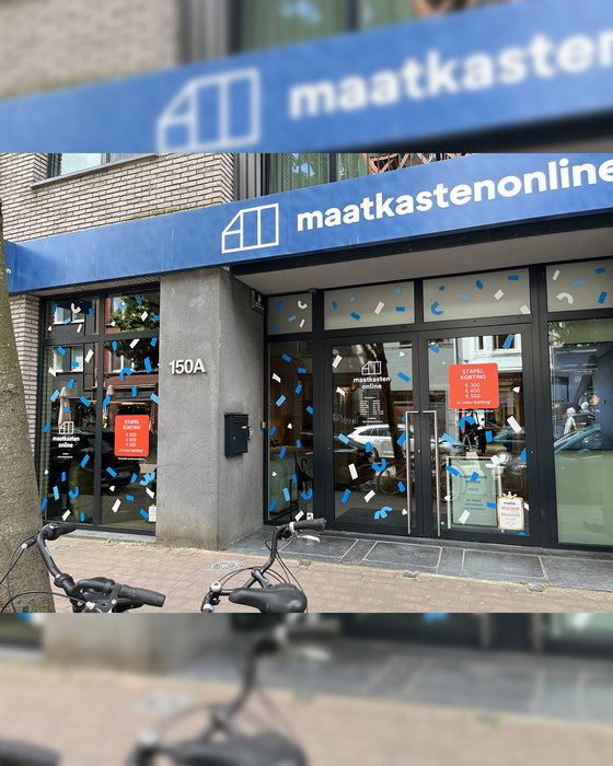 Maatwerk verdient een etalage die gezien mag worden. 👌

Voor Maatkasten Online verzorgde IMPRENTA® de bestickering van de etalage. Een frisse uitstraling die bezoekers meteen uitnodigt om binnen te kijken.