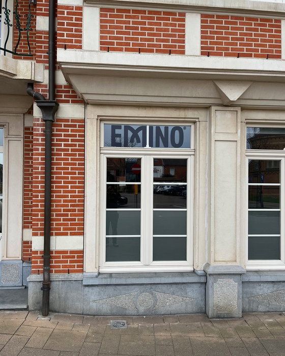 ✨ Waar design en verbinding samenkomen.

Voor Emino verzorgden we de bestickering van de etalages en kantoorruimtes. Een verzorgde uitstraling die bezoekers verwelkomt en de identiteit van Emino zichtbaar maakt, van buiten naar binnen.

Bedankt aan Emino voor het vertrouwen in IMPRENTA®.