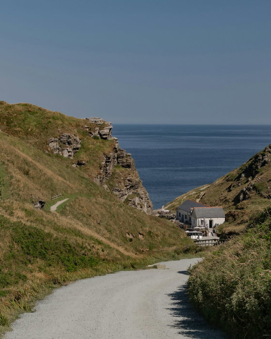 Coastal Homes: places in tune with the ebb and flow of the sea.

Click the link in the bio for the f