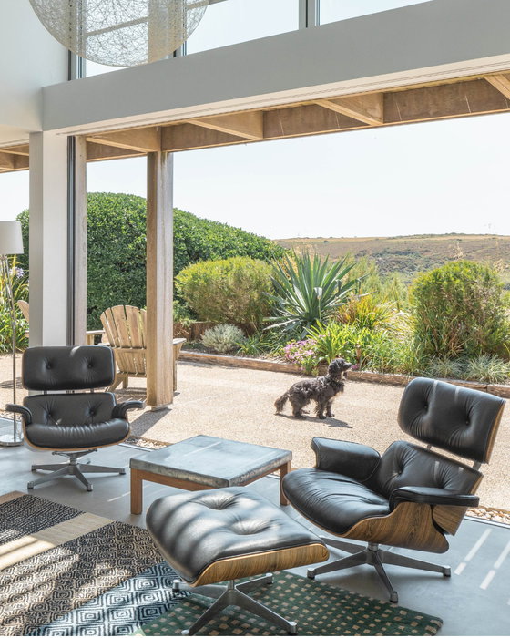 #forsale By the Seashore: an energy-efficient coastal retreat in Eastcliff, Cornwall, designed by @s
