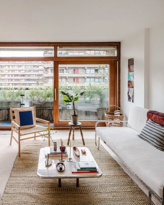 Glass, Concrete & Stone: a considered Type 21 apartment in Defoe House, part of the iconic Barbican 