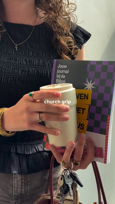 Heb jij binnenkort het nieuwe boek “Leven met Jezus” in handen?🌚 Pre-order nu via de link in bio! (voor alle ouders; hét perfecte eindexamen cadeau!)