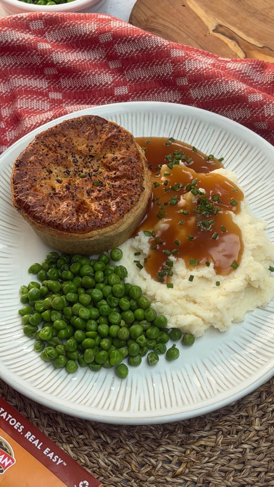 Pub classics unlocked 🥔
A crispy puff pastry pie, filled with rich beef and gravy, served with a p...