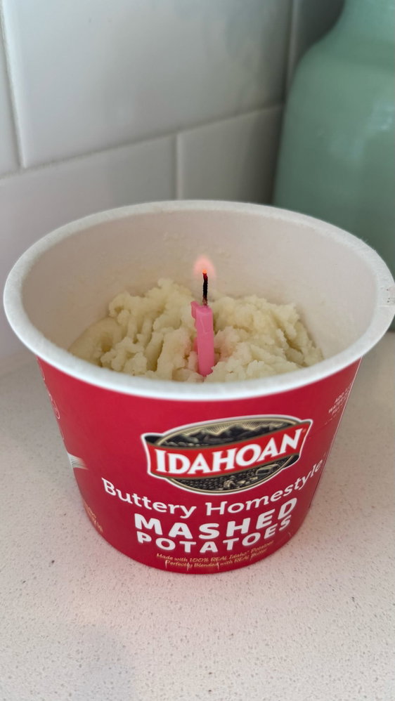 Tag someone who deserves a candlelit bowl of mashed potatoes after the Monday they just had 🥔