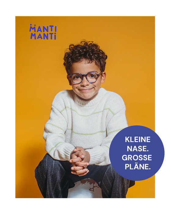 Kleine Nase. Große Pläne. 👓✨

Heute einen Dschungel malen. Morgen die Welt entdecken. Dazu passt eine Brille, die für den Kinderalltag gemacht ist:

✨ Federleicht – für angenehmes Tragen beim Spielen, Lernen und Entdecken.
🤸 Flexibel – weil Kinder voller Bewegung stecken.
👓 Individuell anpassbar – mit verstellbaren Bügelenden und austauschbaren Nasenpads für kleine, unterschiedliche Gesichter.

Die MANTI MANTI 3D-Kollektion verbindet durchdachte Passform mit bunten Looks. Damit Kinder ihre Brille gerne tragen und ihren eigenen Stil entdecken können.

Welche Farbe würde dein Kind wählen? 🎨