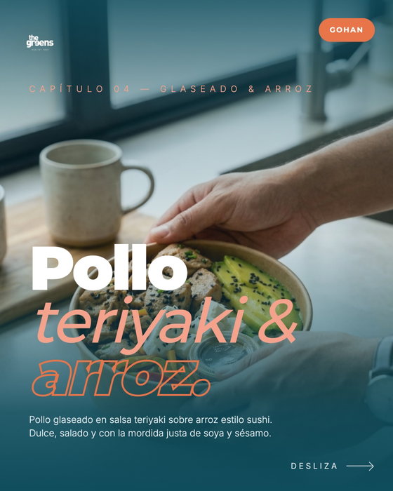 Pollo glaseado en teriyaki sobre arroz estilo sushi. Dulce, salado y con la mordida justa de soya y
