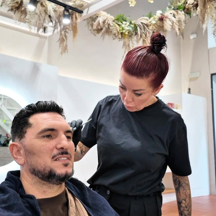 Para los hombres que quieren cuidar su cabello sin perder su esencia, los barros capilares son una a