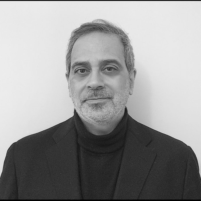 Et voici le praticien en question, Dr Baruk Abessera qui officie depuis 32 ans dans son cabinet parisien.