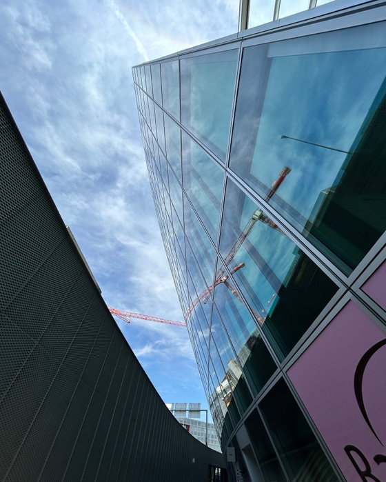 Lernendenausflug 2026🤩

Exklusiv für unsere Lernenden organisieren wir alljährlich einen Ausflug. Der diesjährige Event fand im The Circle am Flughafen Zürich statt.

Genuss und Spass kamen nicht zu kurz: Sushi-Essen, eine spannende Führung durch The Circle und zum Abschluss eine Runde Galaxy Minigolf. ⛳️🍣

Übrigens: Anfang August haben zwei weitere Lernende ihre Lehre als Zeichner EFZ Architektur bei uns gestartet. 🎉

Herzlich willkommen im Team, Nico und Silvan! 🤝
