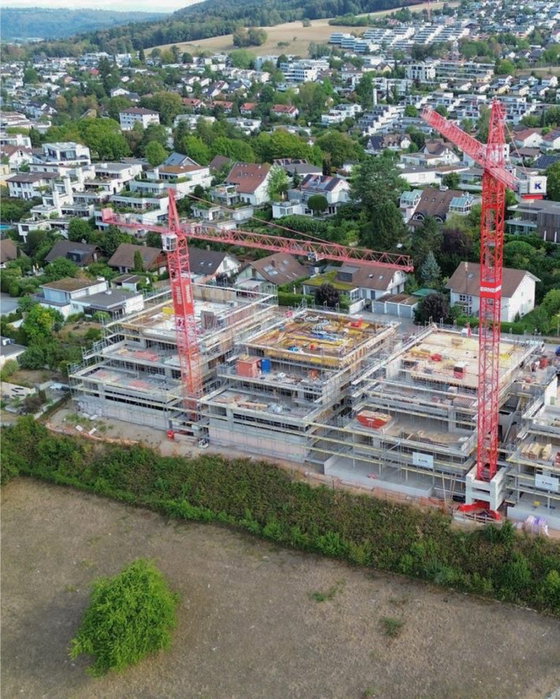 Im Verkauf: Buacher Oberrohrdorf

2 Terrassenhäuser | 18 Wohneinheiten

Wohnen am Südhang des Heitersbergs zwischen Baden und Mutschellen! In Oberrohrdorf entstehen auf zwei Parzellen – Buacher West und Ost – vier Terrassenhäuser mit 18 Wohnungen.

In Buacher West sind noch zwei grosszügige 5.5-Zimmer-Terrassenwohnungen frei. Ihre Highlights:

✨ Unverbaute Aussicht in die Reussebene und Alpen
✨ Raumhohe Fenster
✨ Grosse, gedeckte Terrasse

Alle Wohnungen sind nach Südwesten ausgerichtet und besitzen einen privaten Hauseingang. Kindergarten sowie Primar- und Oberstufe befinden sich im Dorf. 👦🏫 👧

Weitere Infos im Link in der Bio.🔗

Verkauf: Gfeller & Käufeler Immobilien AG