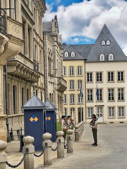 Post Luxembourg выпускает первую в истории страны