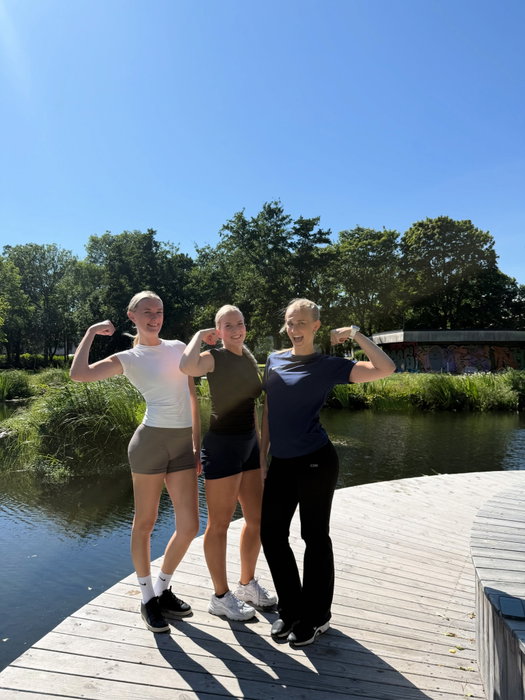 Vilken fantastisk kväll för ett utomhuspass! 🌿☀️ 
Att få köra ett energifyllt Bodycombat-pass mitt i naturen, med solen som värmde och en svalkande bris som fläktade, gav en alldeles speciell känsla. Det är något magiskt med att träna under öppen himmel – att få fylla lungorna med frisk luft, känna energin från naturen och samtidigt svettas tillsammans. Tack till alla som var med och gjorde passet så grymt idag! 💪✨

Kolla in våra kommande utomhuspass för juli, och ännu mer är under planering för augusti 😎
#bodycombat #utomhusträning #åland #alandislands