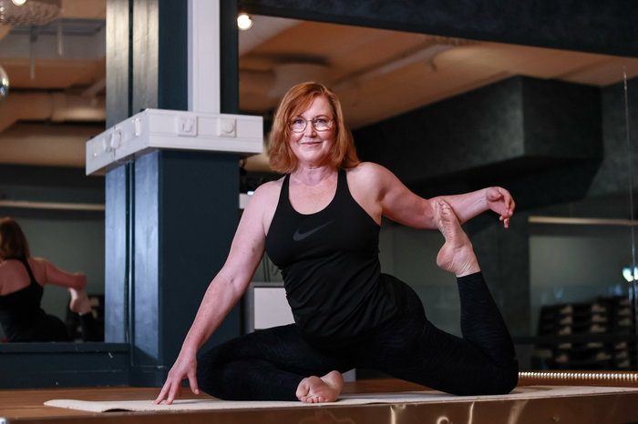 BODYBALANCE® ✨

Yoga, Pilates och Tai Chi i en fantastisk kombination. 💚

BODYBALANCE® är mer än bara rörelser – det är ett licensbaserat koncept från Les Mills där härlig musik, medveten andning och mjuka, följsamma rörelser vävs samman till ett underbart flöde. En klass som stärker kroppen, förbättrar rörligheten och hjälper dig att hitta både balans och inre lugn. 🧘‍♀️

Vill du inspireras av vad kroppen faktiskt kan åstadkomma med rörlighet, styrka och kontroll? Se på vår Tracey! 😍 60 år och en imponerande balans, kroppskontroll, smidighet och styrka ✨

💚 Du hittar BODYBALANCE® hos oss:
🌿 Måndagar med Jenny
🌿 Torsdagar med Tracey

Kom och upplev originalkonceptet, musiken och det härliga flödet tillsammans med oss!

Vi ses på mattan – andas in, släpp taget och hitta ditt flow. 💫

#BODYBALANCE #LesMills