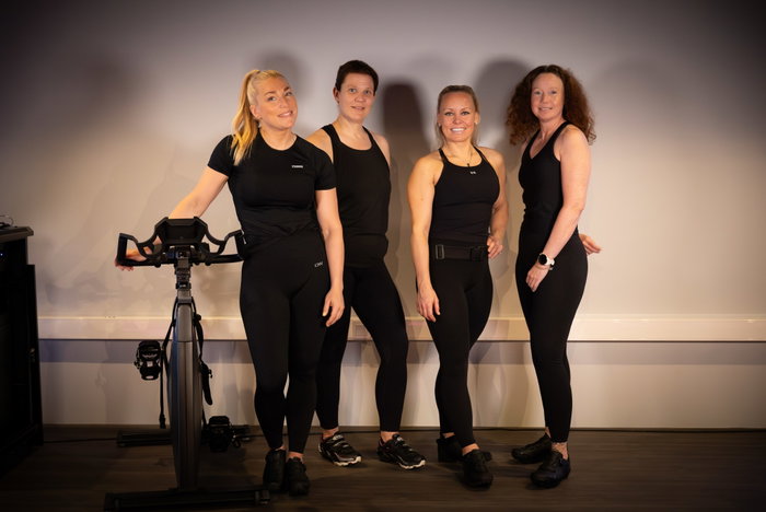 Har du funderat på var du ska träna i höst? Imorgon startar vår höstkampanj med riktiga pangpriser! 💥 

Missa inte heller vår öppet hus nu på lördag 22.8 kl 10-14 där du får provträna gratis i vårt gym eller ta del av våra populära gruppträningspass 😃 Är du inte medlem och önskar säkra din plats på något pass, kan du lösa ut en gratisbiljett på vår hemsida för att kunna boka 😎 Bokningen är öppen redan! 

🔸Bland alla som besöker oss under öppet hus, lottas ut 2 månader gratis träning! 🤩 
🔸Gåva från Les Mills till alla som deltar i The TRIP 🚴‍♀️
🔸Goodiebags till 20 första som tecknar medlemsskap under öppet hus 🛍️
🔸Testa en 15 minuters behandling med våra populära compressionboots endast för en femma! 💰
🔸Andra fina tävlingar och vinster
🔸Tilltugg
🔸10% rabatt på Tyngres produkter 
🔸Provsmaker från Optishake
🔸PT Richard på plats! Kom och få tips och tricks i marklyft och knäböj

Till på detta kommer det under lördagen att finnas möjlighet att köpa vår efterfrågade Hyrox t-shirt! 🤩 Begränsat antal blusar - så skynda in på lördag! 🏃🏼‍♀️‍➡️

Välkommen till Träningsverket - med Ålands bredaste utbud av träning! 😃 Hos oss hittar du allt under ett och samma tak! 🤩

📸: @m.p.k.photo