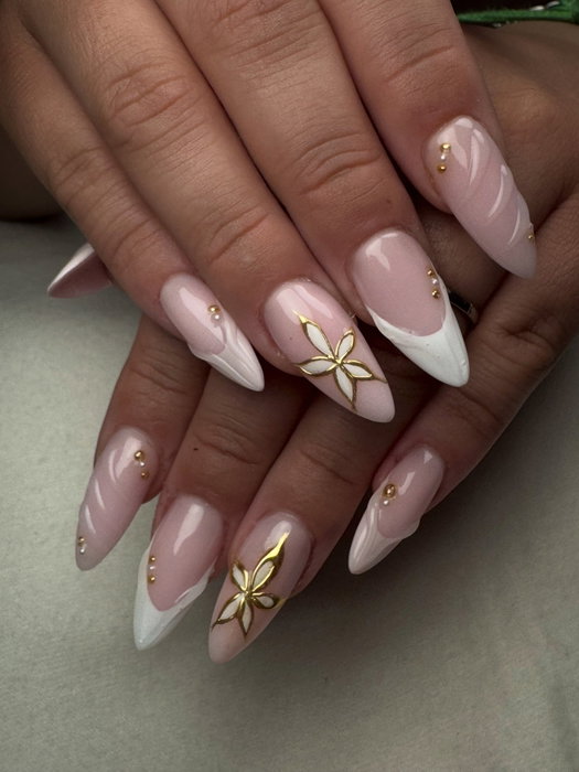 Acrygel con una largura que 🥹🥹🥹 y una decoración súper cute🤍
¿Os gustan?