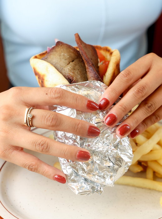 Image is everything in this digital era. 📸@leosconey
People judge your restaurant by its photos before they ever taste the food.
Your photos = your credibility.
We can help you with that. 👇
DM us or visit holamedia.net