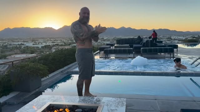 Happy Monday, my friends. ☀️

This morning, before the sun came up over Scottsdale, Kyan and I were on the rooftop doing