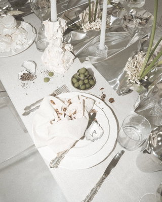 Tablescape magic 🦪 💫 Our ghost chairs for a recent styled shoot.
Concept curation + Floral design @thenakedfloristau