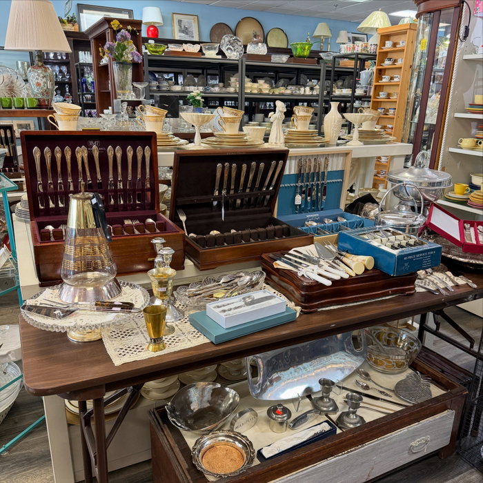 Summer Friday feels 🧊

Beat the heat and swing by the shop this weekend. We would love to see you!

Dishfunctional
225 Lancaster Ave
Malvern, PA

Monday–Saturday 10–6
Sunday 11–3