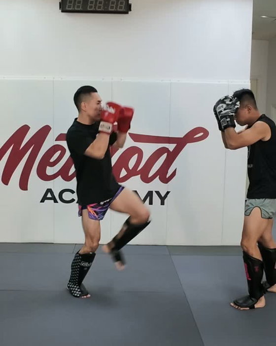 One of the most versatile weapons in Muay Thai is THE TEEP.
Used to manage distance, disrupt rhythm, control your oppon