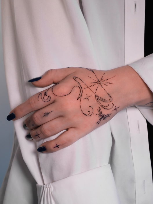 Did somebody say fine line tattoos? 🙂‍↕️🖤✨