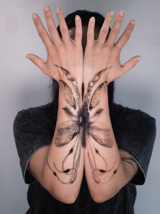 Tatuaje fine line por Ines en Guatemala: Tatuaje que trabajé para Inés en dos sesiones es algo diferente a lo que hago pero me encantaría explorar con 