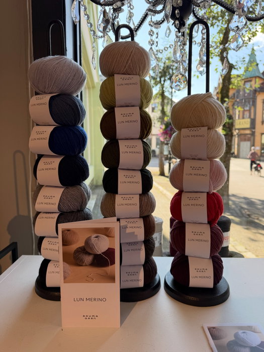 NYHET hos oss 🤗 LUN MERINO fra Rauma garn🤩 Vi har fått inn alle fargene og mønstrene som hører til🧶🧶 Ta turen inn…