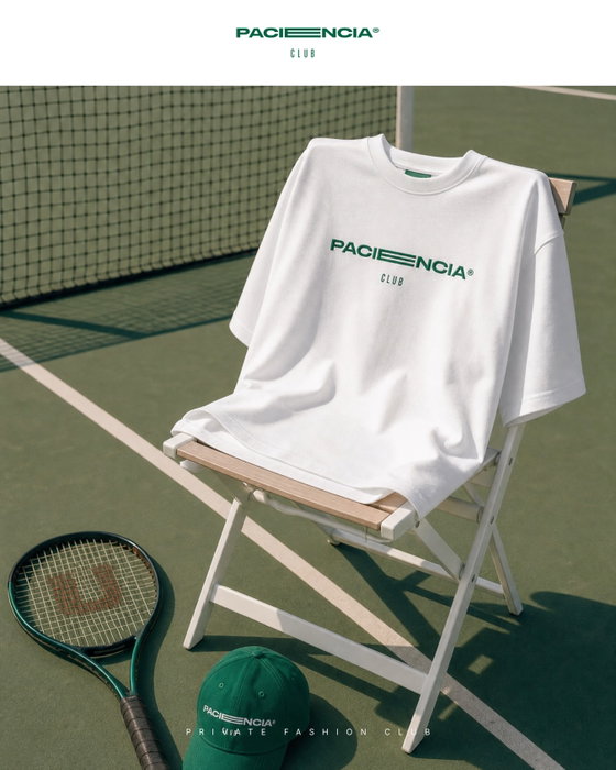 The luxury of waiting.
Silencio.
350 GSM heavyweight cotton. Limited edition. Digitally authenticated. Designed in Barce
