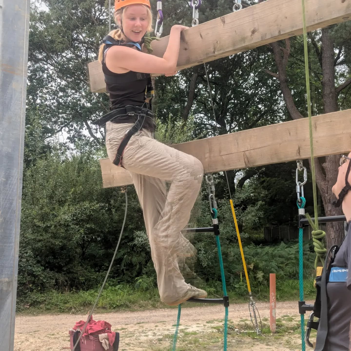 Vandaag tomahawk gooien en gauntlet gedaan! 🪓🪜 Ook pioneering natuurlijk en een heel gezellig port in elkaar getimmerd!