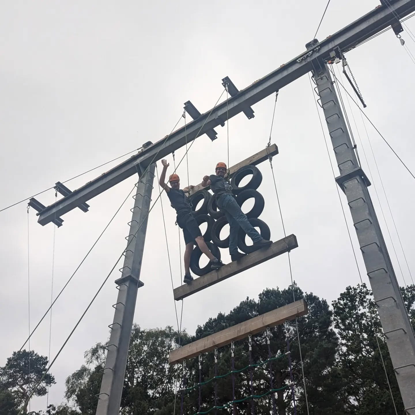 Vandaag tomahawk gooien en gauntlet gedaan! 🪓🪜 Ook pioneering natuurlijk en een heel gezellig port in elkaar getimmerd!