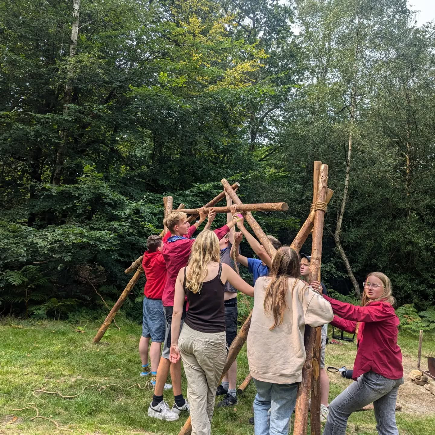 Vandaag tomahawk gooien en gauntlet gedaan! 🪓🪜 Ook pioneering natuurlijk en een heel gezellig port in elkaar getimmerd!