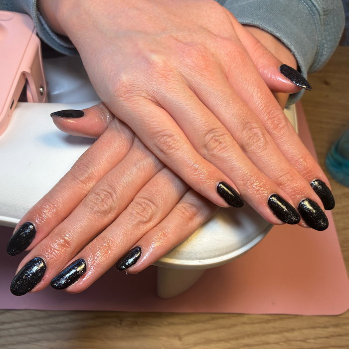 Nails by Niamh: Black sparkles in spooky season ✨