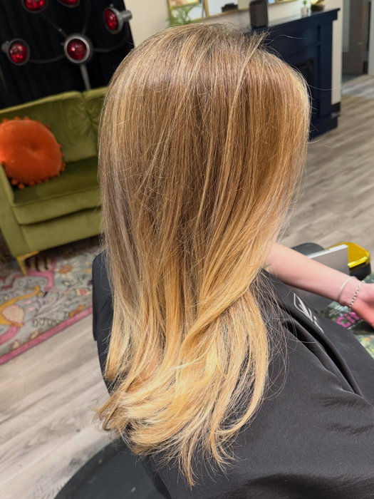 @hairbyjilldickerson does it again! 😍🤍