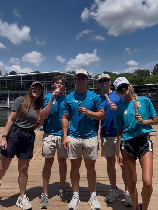 Come to Blue Turtle Bay Marina for gas, air conditioning, free popsicles for the kids today ☀️