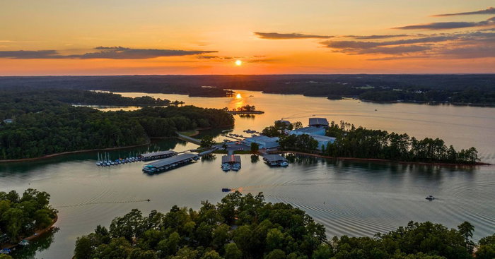 This is our favorite view - the perfect end to any lake day. 🌊 🌅
