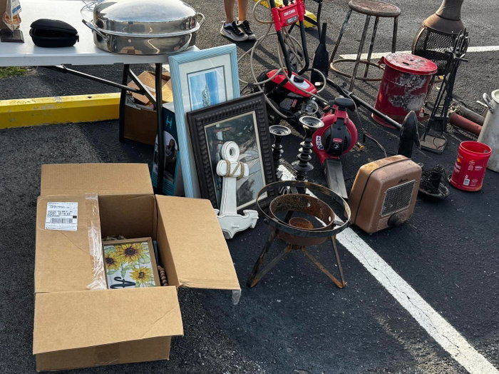 Join us today! Treasures are arriving. Starts at 9.
149 Hartwell Marina Rd., Hartwell, GA