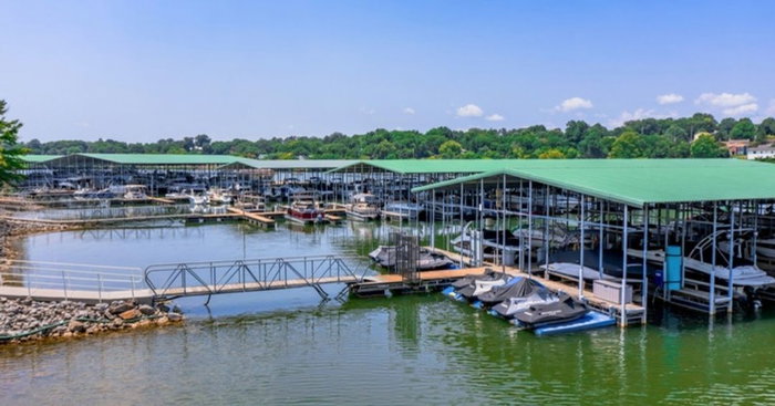 Everything you need for a perfect lake day - all in one place. ⚓ 🌊

Boat rentals, wet slips, dining, fuel dock, and a ship’s store ready when you are.
